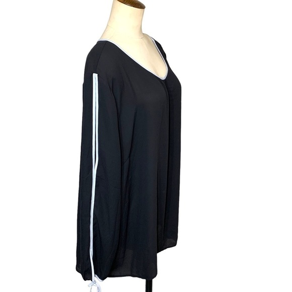 MAURICES Black Gray Minimalist Flowy Crepe Blouse Relax Fit Key Holes Sleeves 24 - Picture 2 of 11